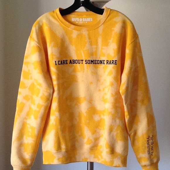 🌟⚫️🌟 BFFs & Babes -Yellow for Yiannis Sweatshirt - Picture 1 of 6